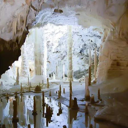 Terme Di Frasassi